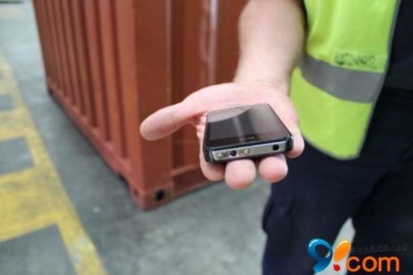澳大利亚海关查获一批iPhone状的电枪